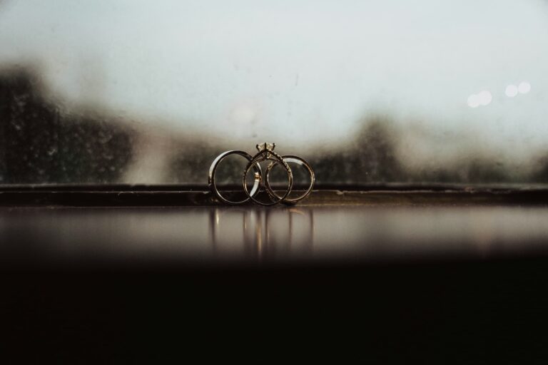 How Financial Stress Impacts Parenting Decisions During Divorce